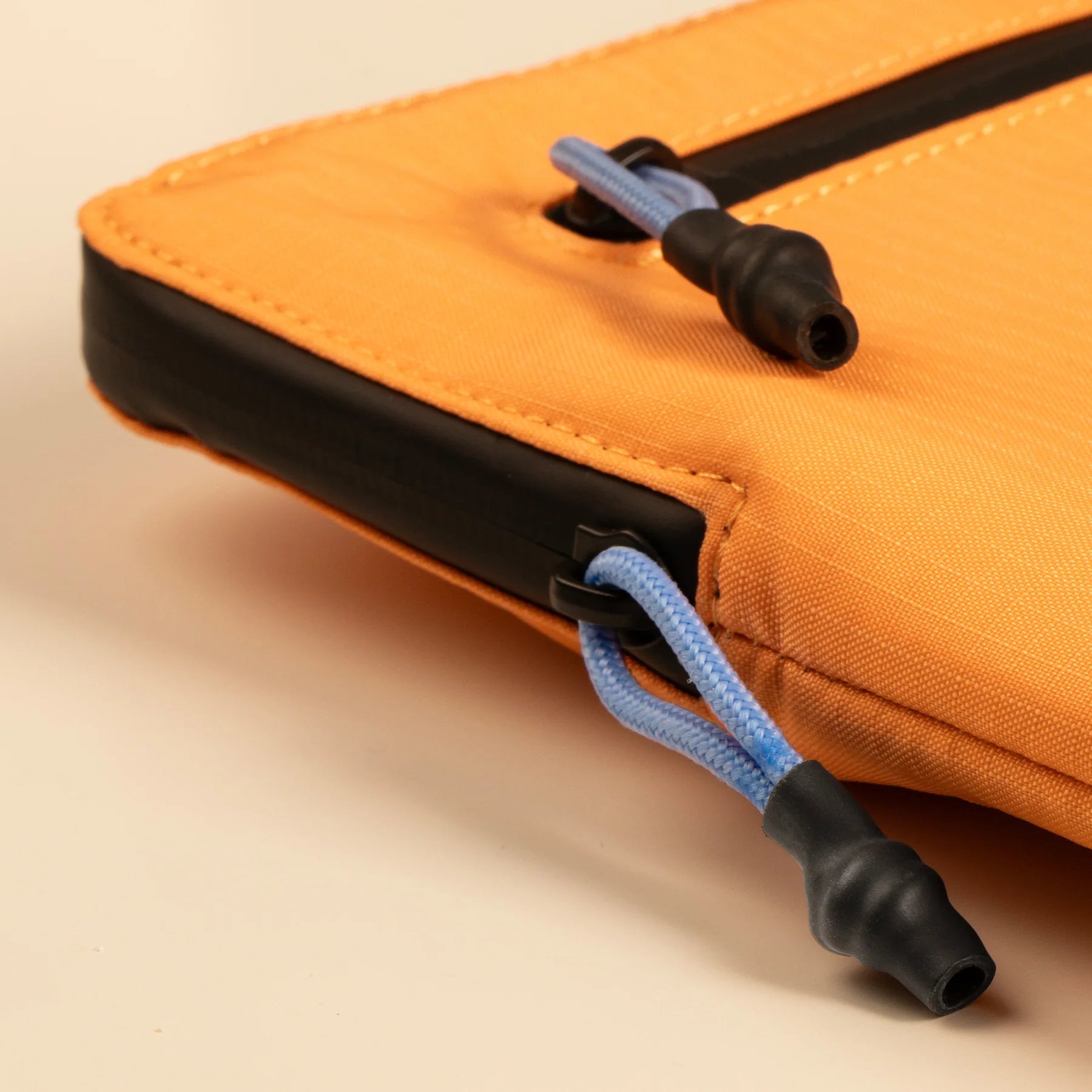 "NATIVE UNION ULTRALIGHT SLEEVE FOR  MACBOOK 13"" SANDSTONE"