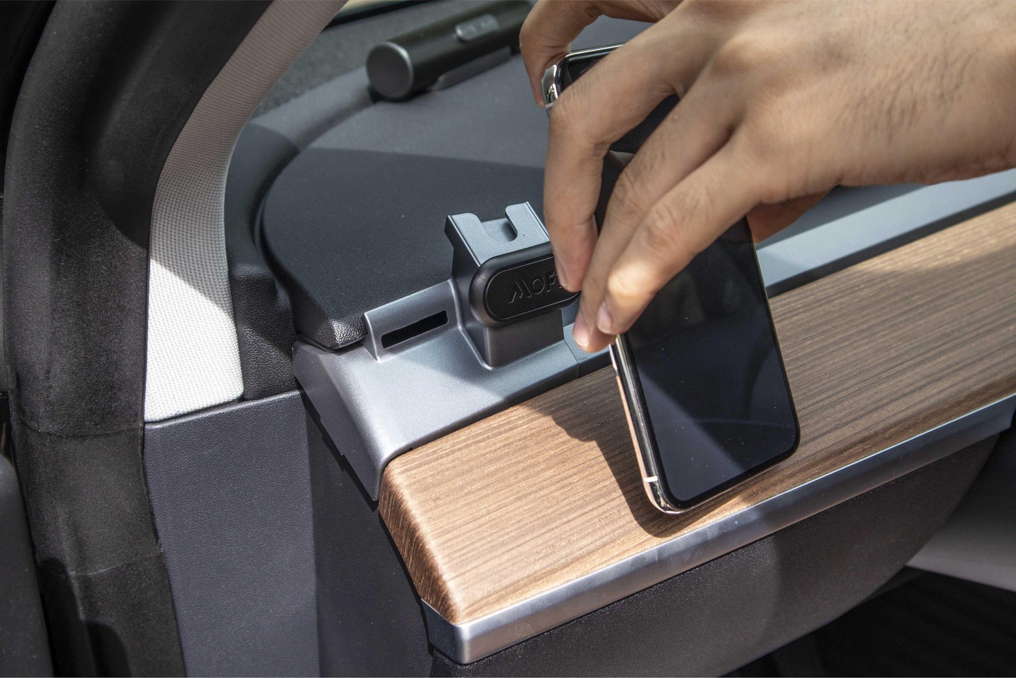 MOFT Magnet Mount - Grab Your Gadget