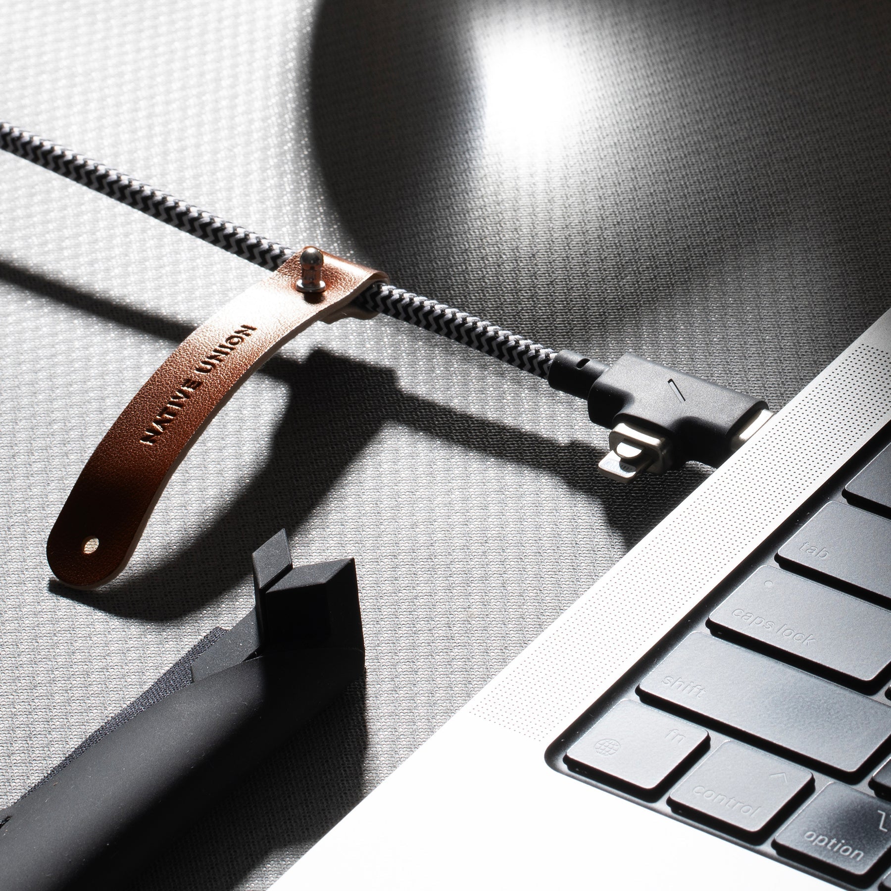 Native Union Belt Cable Duo Pro 240W (USB-C to USB-C & Lightning) THE 2-IN-1 UNIVERSAL CABLE FOR ALL YOUR DEVICES