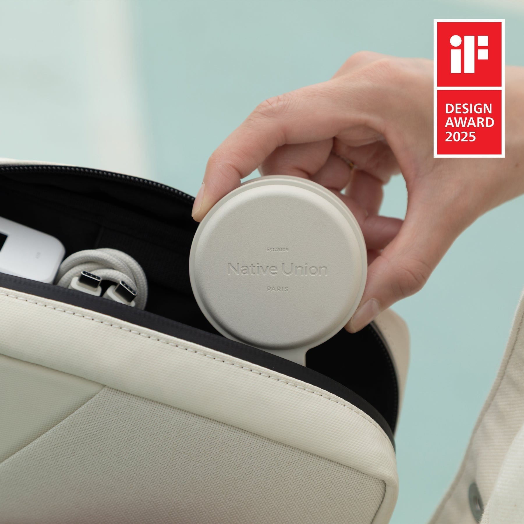 Native Union Voyage 2-in-1 Magnetic Wireless Charger The space-saving multi-device charging station for all your travels